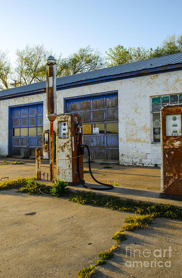 Abandoned Filling Station and Garage in McLean Texas Photograph by Deborah Smolinske