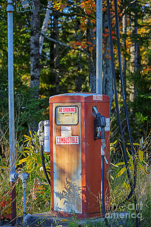 Abandoned Gas Pump Photograph by Alana Ranney
