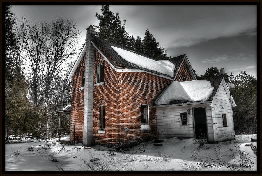 Nature Photograph - Abandoned House 2 by Michaela Preston