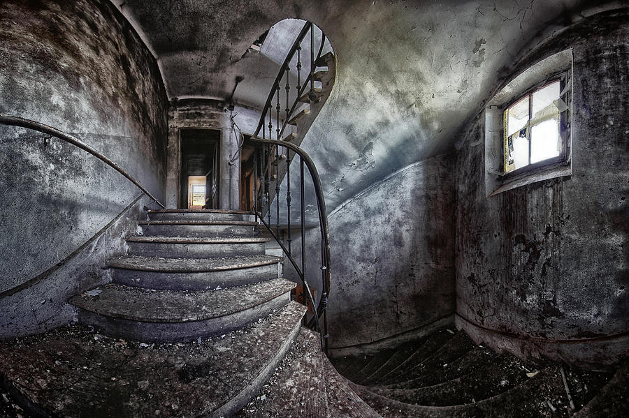 Architecture Photograph - Abandoned House by Francois Casanova
