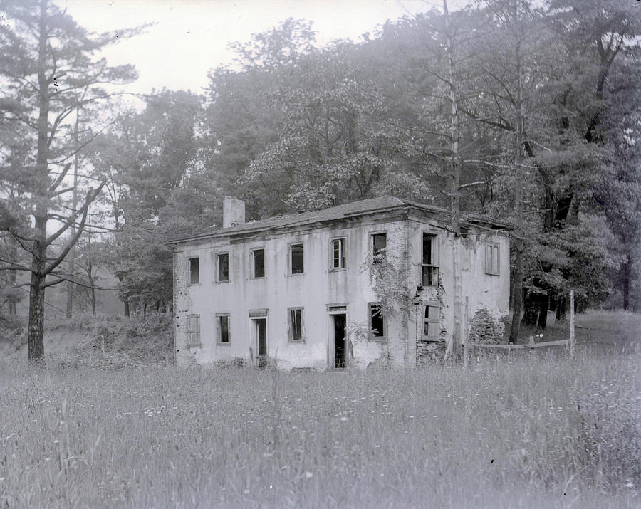 Abandoned House Photograph by William Haggart