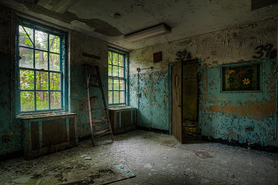 Abandoned Places Photograph - Abandoned Places - Asylum - Old Windows - Waiting room by Gary Heller