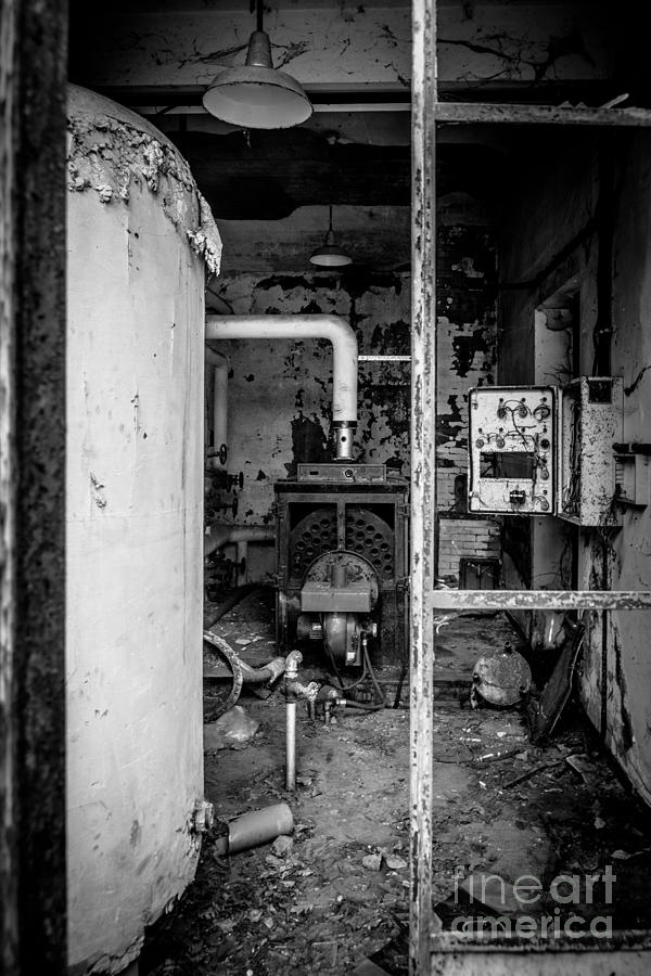 Architecture Photograph - Abandoned Sanatorium by Traven Milovich