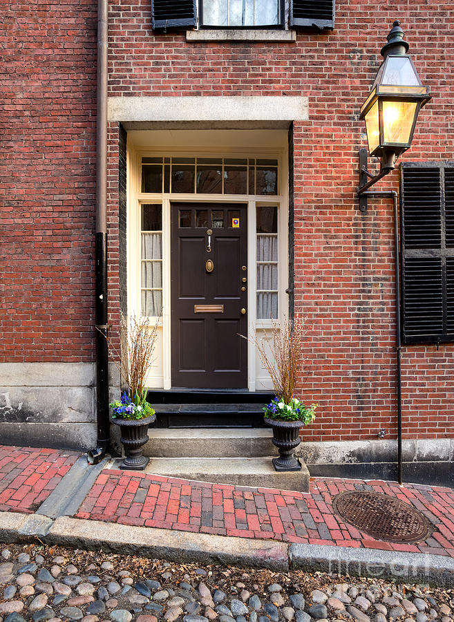 Architecture Photograph - Acorn Street Door and Lamp by Jerry Fornarotto