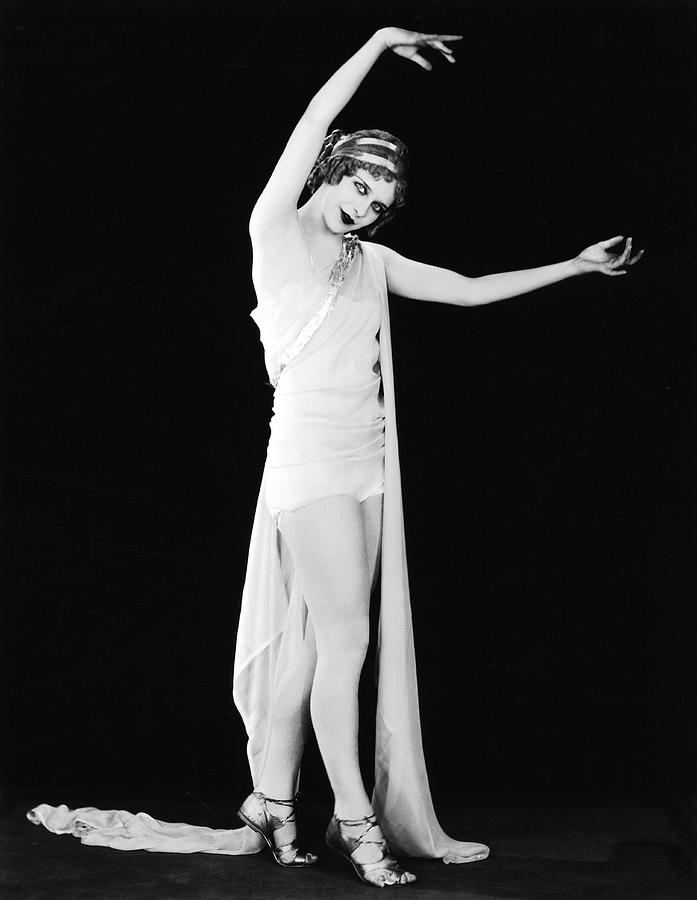 Actress As The Goddess Hera Photograph by Underwood Archives | Fine Art ...