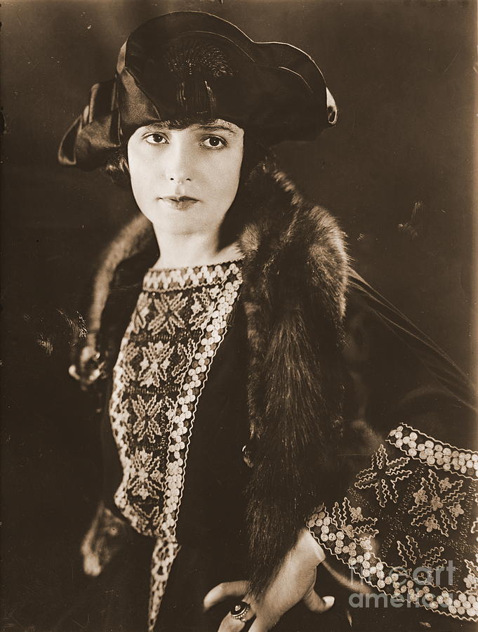 Actress Madge Bellamy 1922 Photograph by Padre Art