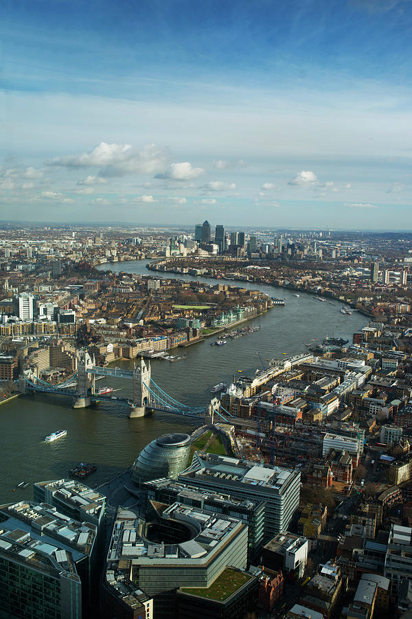 Curve Photograph - Aerial View Of London Looking Towards by Peter Kindersley Curve Photograph - Aerial View Of London Looking Towards by Peter Kindersley