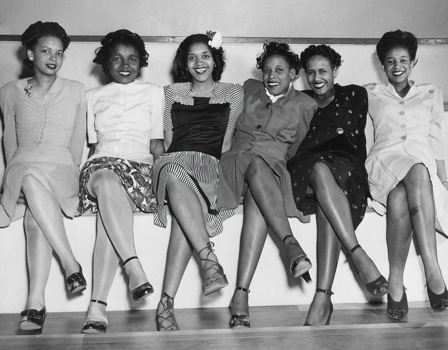 African American Pin-up Girls At Naval Photograph by Everett