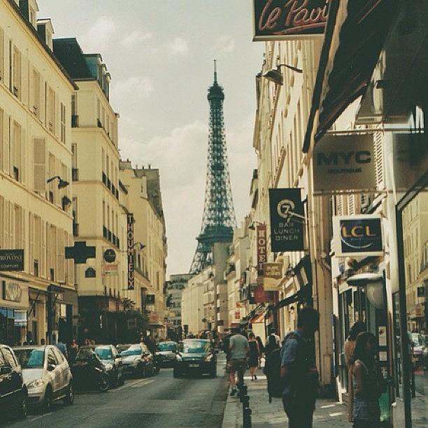 Ah,paris.. 🇫🇷 Photograph by Matheo Montes