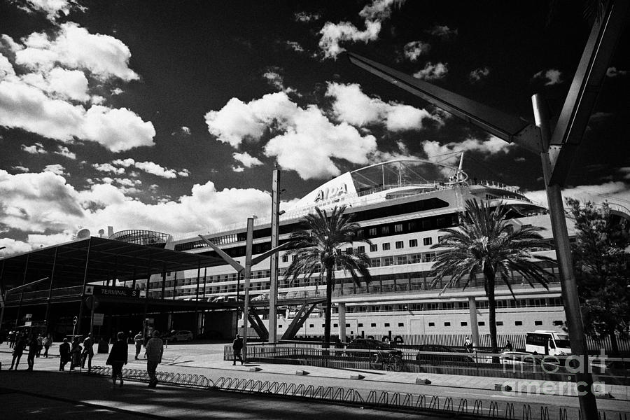 cruise ship terminal moll de sant bertran barcelona spain
