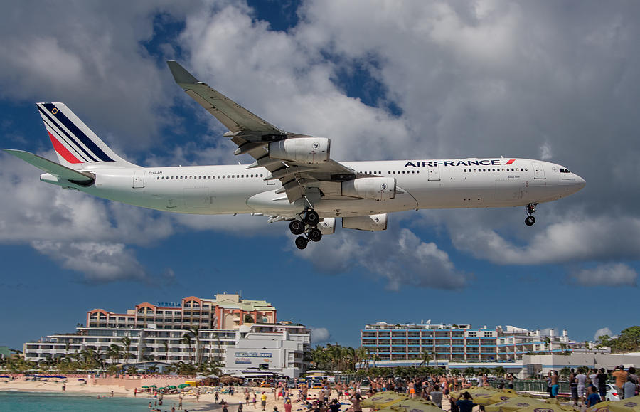 Air France landing at St. Maarten Photograph by David Gleeson