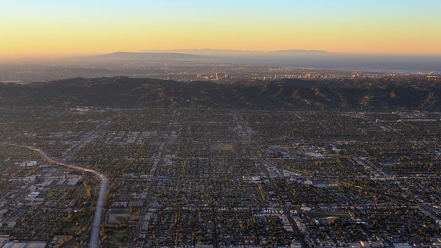 Air Travel - Los Angeles Sunrise Photograph by Florian Kainz