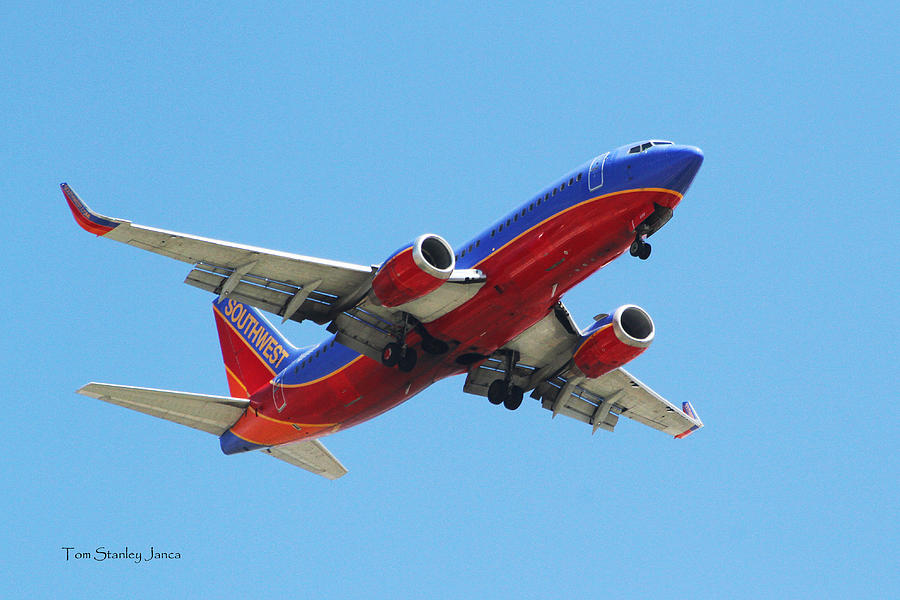 Airliner Landing At Sky Harbor Phoenix Arizona Photograph by Tom Janca