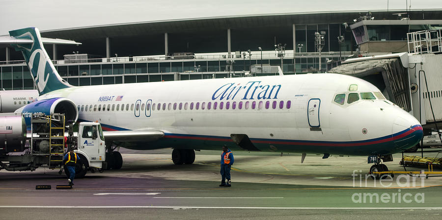AirTran Airways Jet Plane Photograph by David Oppenheimer