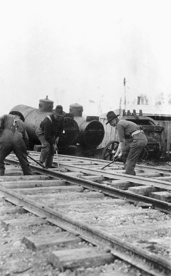 Alaska Railroad Workers Photograph by Granger - Fine Art America