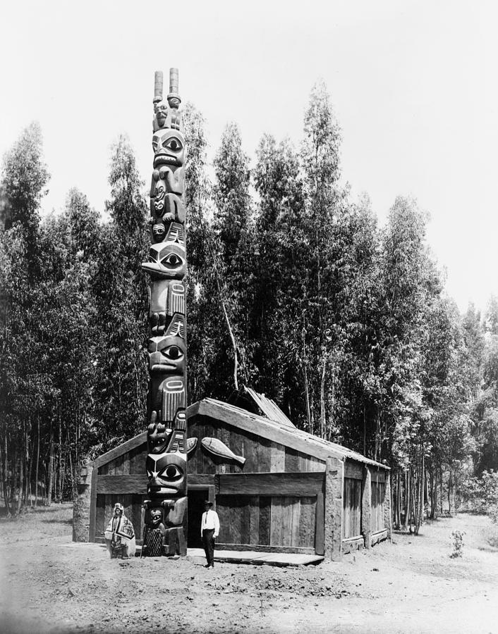 Alaska Totem Pole, C1908 Photograph by Granger - Pixels