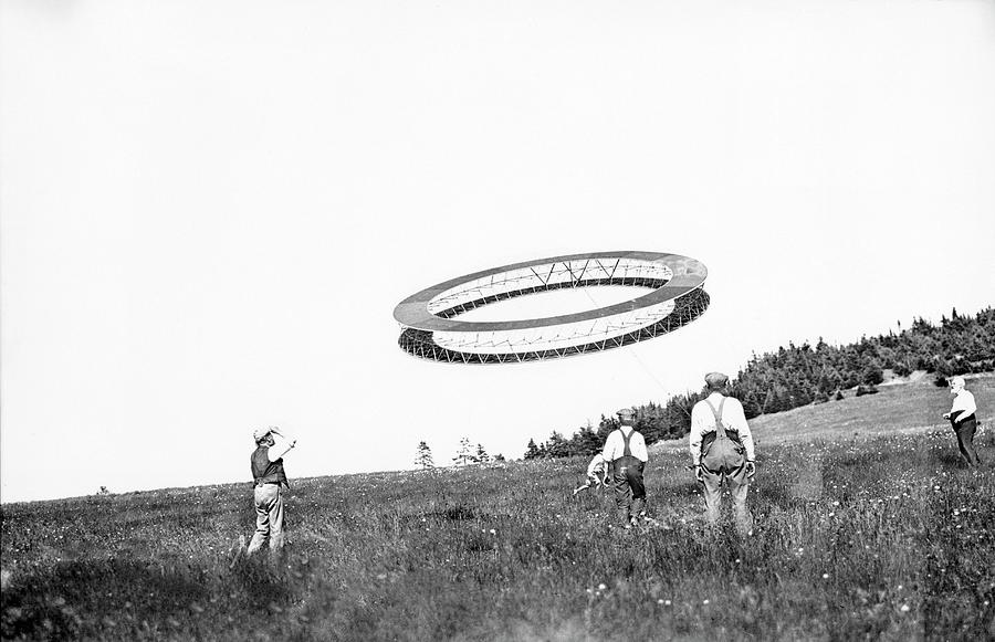 Alexander Graham Bells Kite Photograph by Library Of Congress/science Photo Library