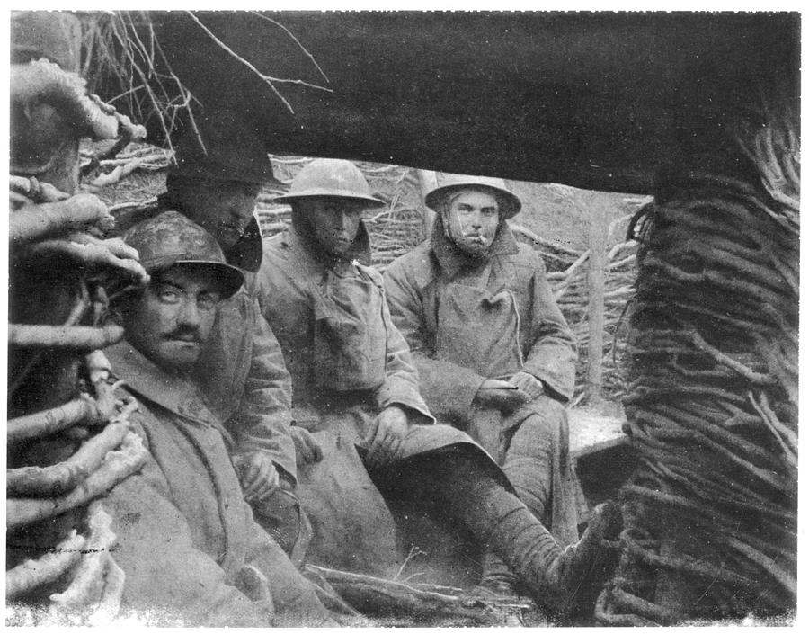 American And French Soldiers Smoking Photograph by Mary Evans Picture ...