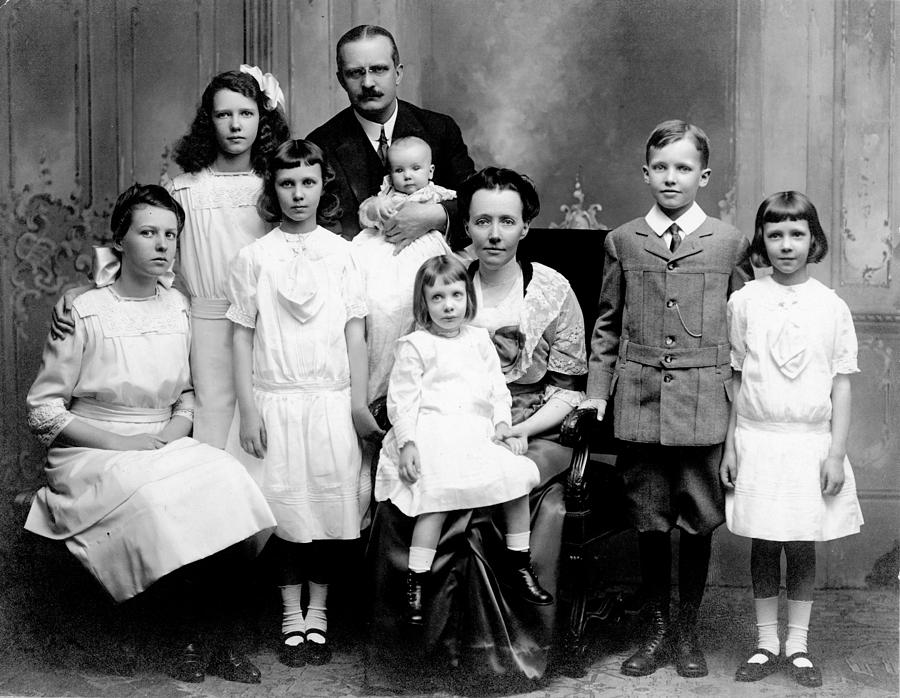 American Family, C1910 Photograph by Granger - Fine Art America