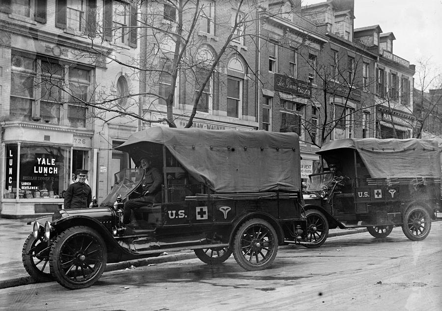 American Red Cross, 1917 Photograph by Granger