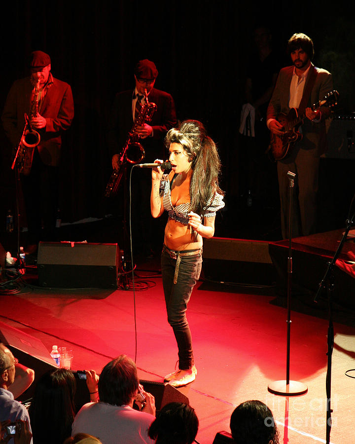 Amy Winehouse In Concert Nyc 5-8-07 Photograph by Patrick Morgan