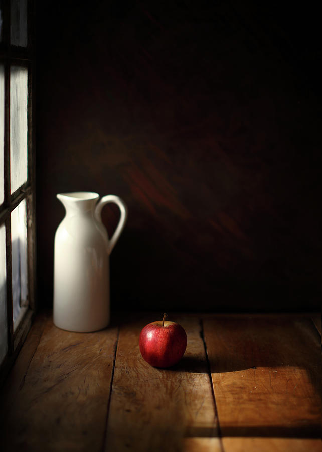An Apple Photograph by Luiz Laercio