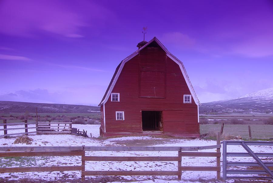 An Old Barn In The Wenas Photograph by Jeff Swan