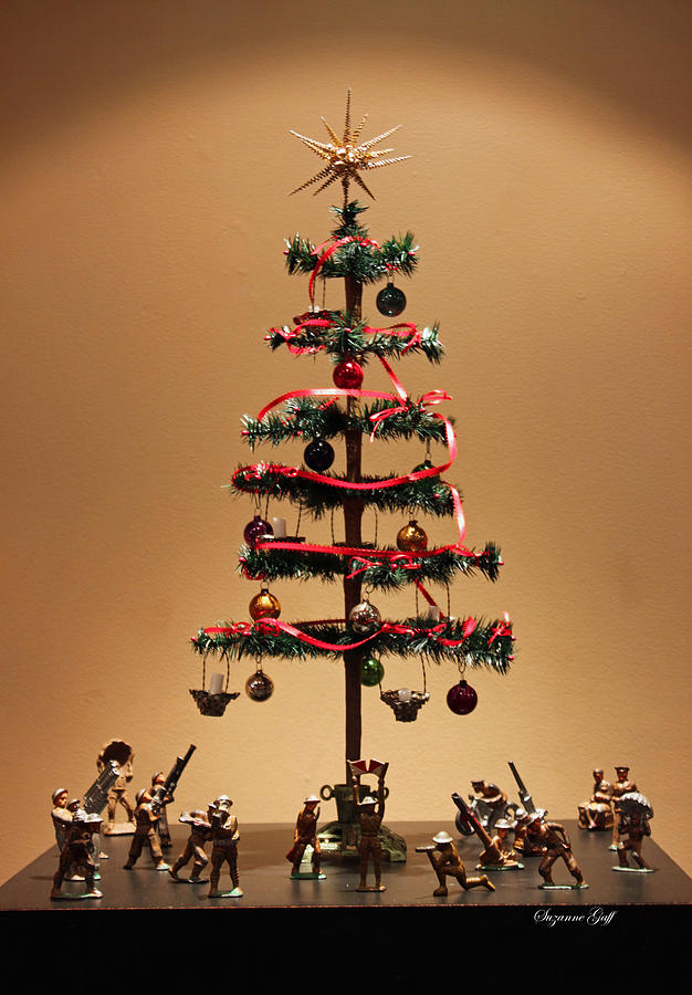 An Old Fashioned Christmas Tree II Photograph by Suzanne Gaff