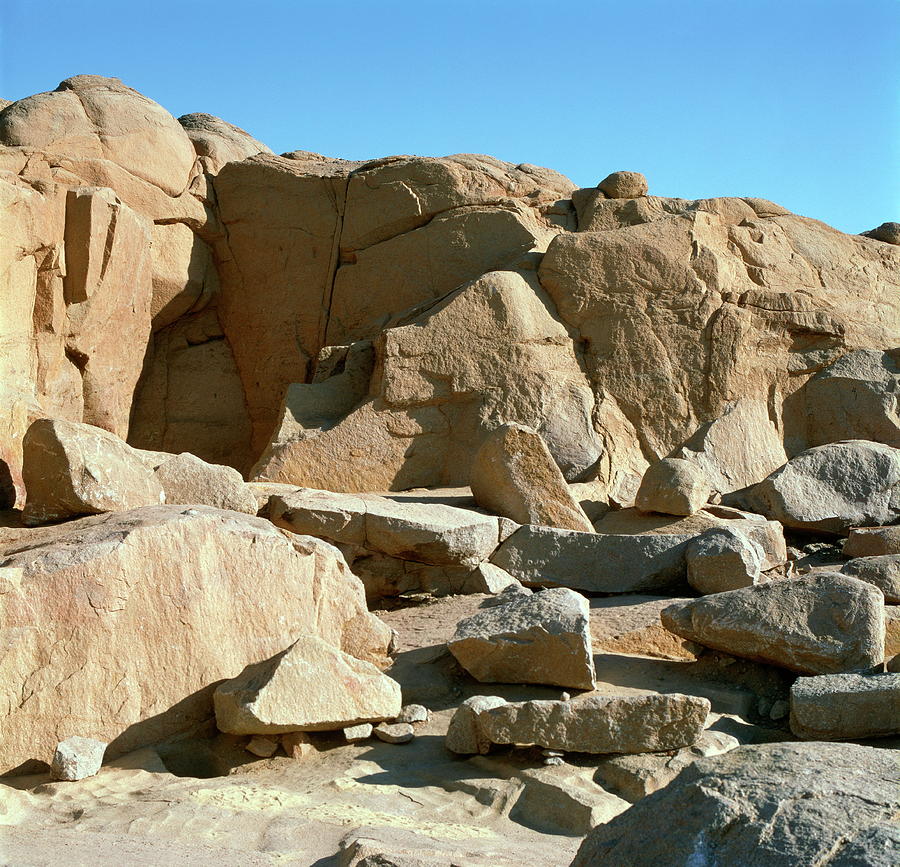 Rock Photograph - Ancient Egyptian Stone Quarry by Robert Brook/science Photo Library