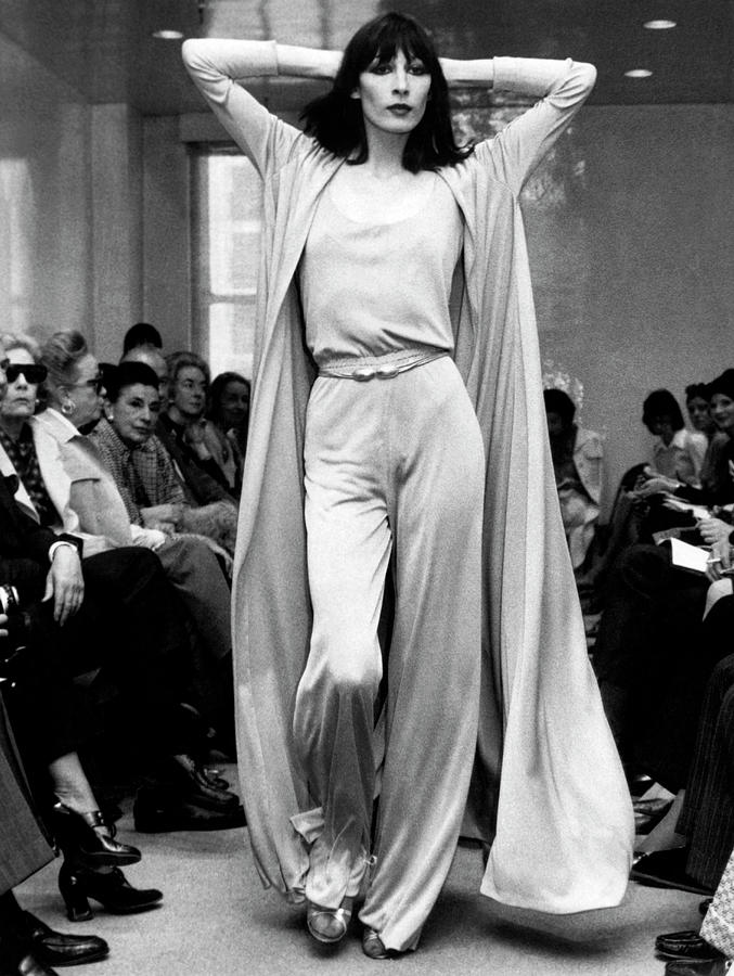 Angelica Huston Models Photograph By Underwood Archives