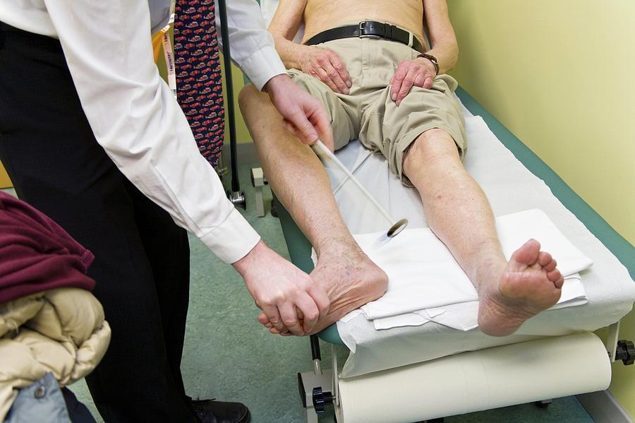 Ankle Reflex Test Photograph by Antonia Reeve/science Photo Library ...