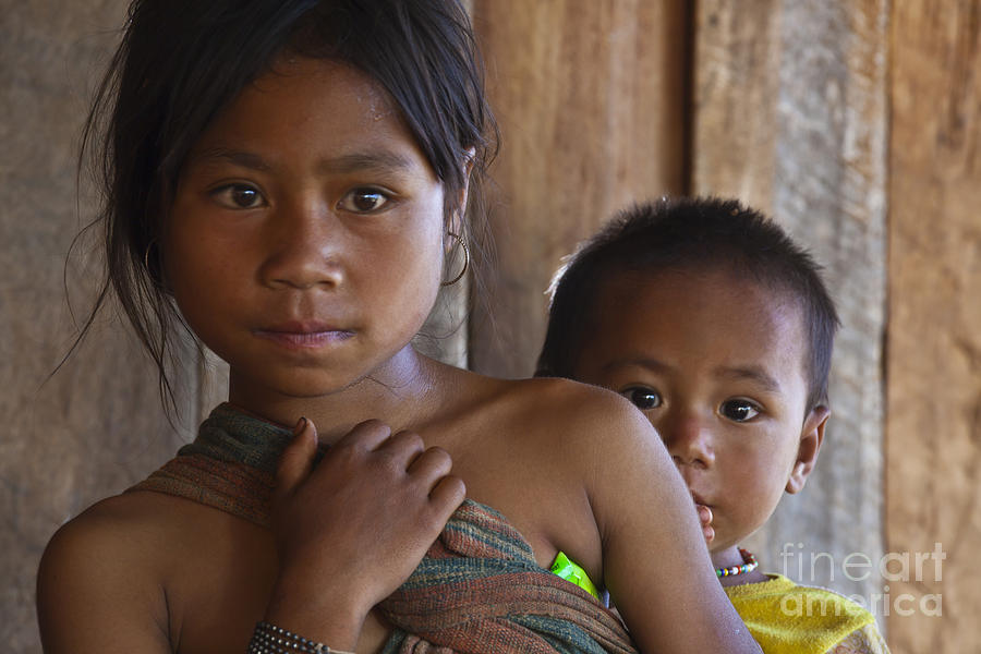 Ann Tribal Girls - Kengtung Burma Photograph by Craig Lovell