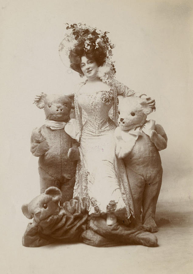 Anna Held, Broadway Entertainer Photograph by Folger Shakespeare Library