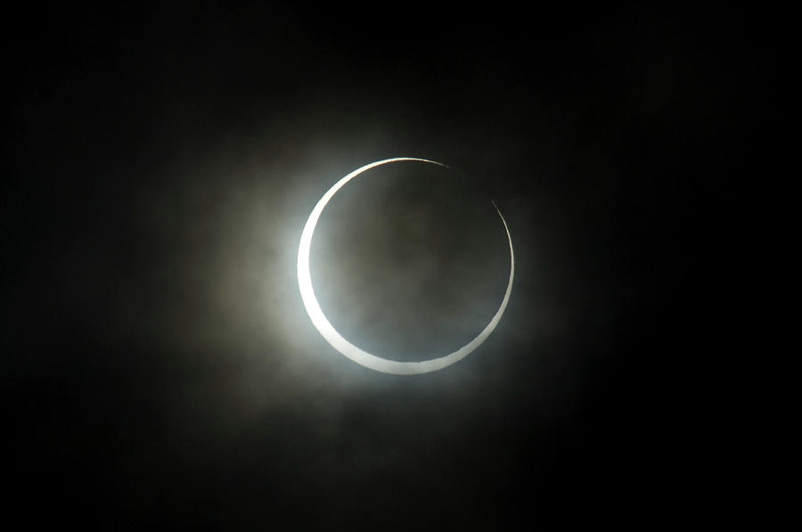 Annular Eclipse Photograph by Taro Hama @ E-kamakura