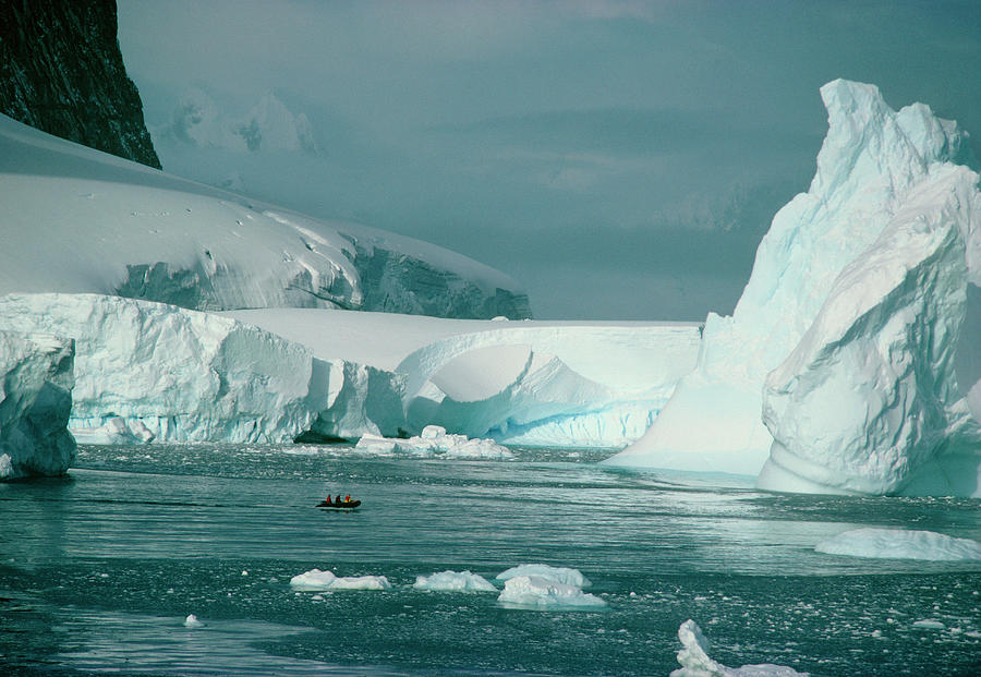Boat Photograph - Antarctic Icebergs by Simon Fraser/science Photo Library