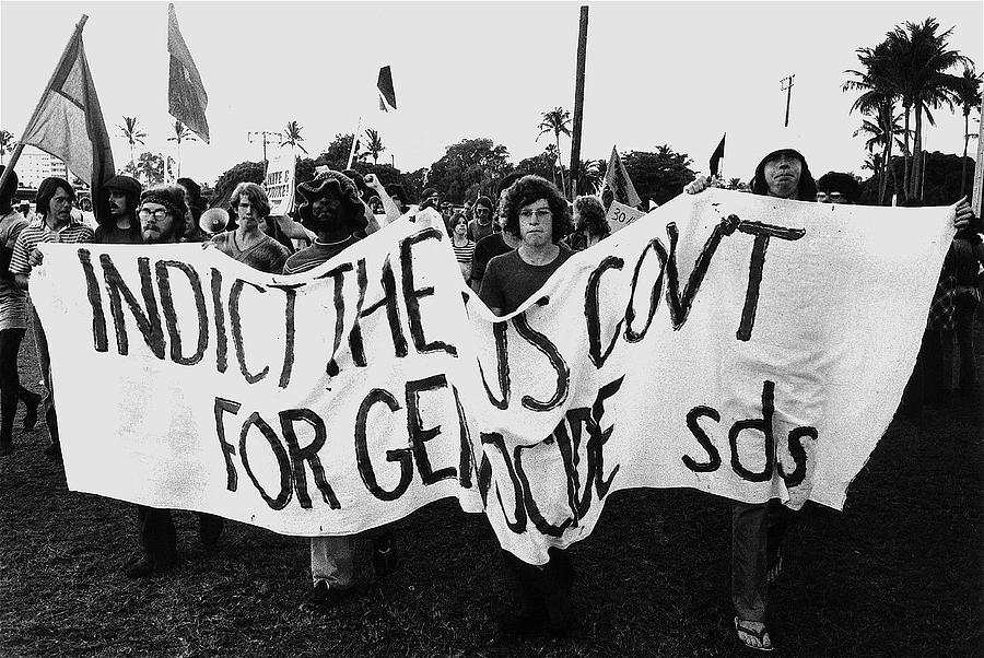 Anti-Viet Nam War protestors Democratic Natl Convention Miami Beach Florida 1972 Photograph by David Lee Guss