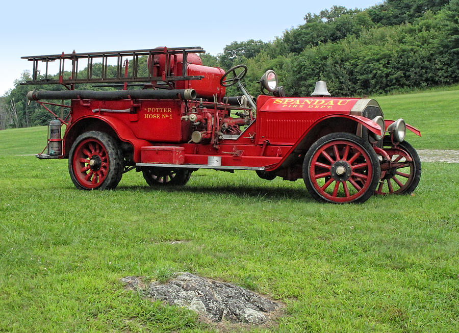 Antique Fire Engine by Dave Mills