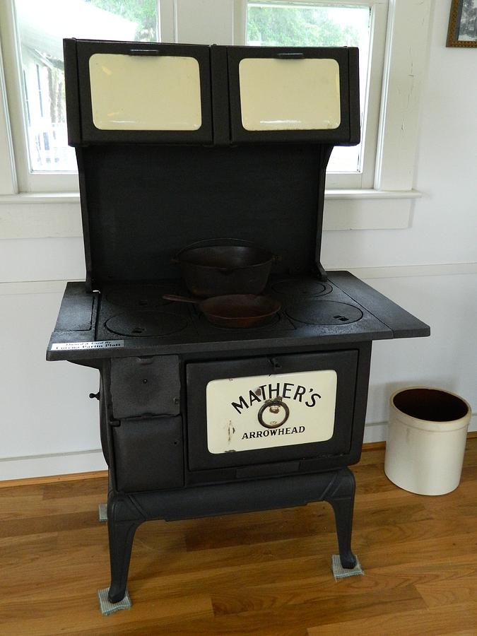 Antique Stove - Mathers Arrowhead Photograph by George Pedro