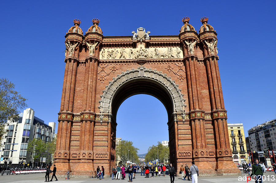 Arc de Triomf Photograph by Andrew Dinh