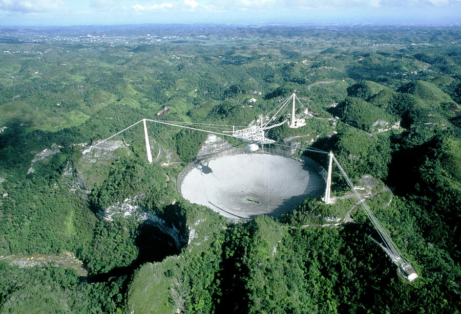 Arecibo Radio Telescope With Subreflector Photograph by Dr Seth Shostak/science Photo Library