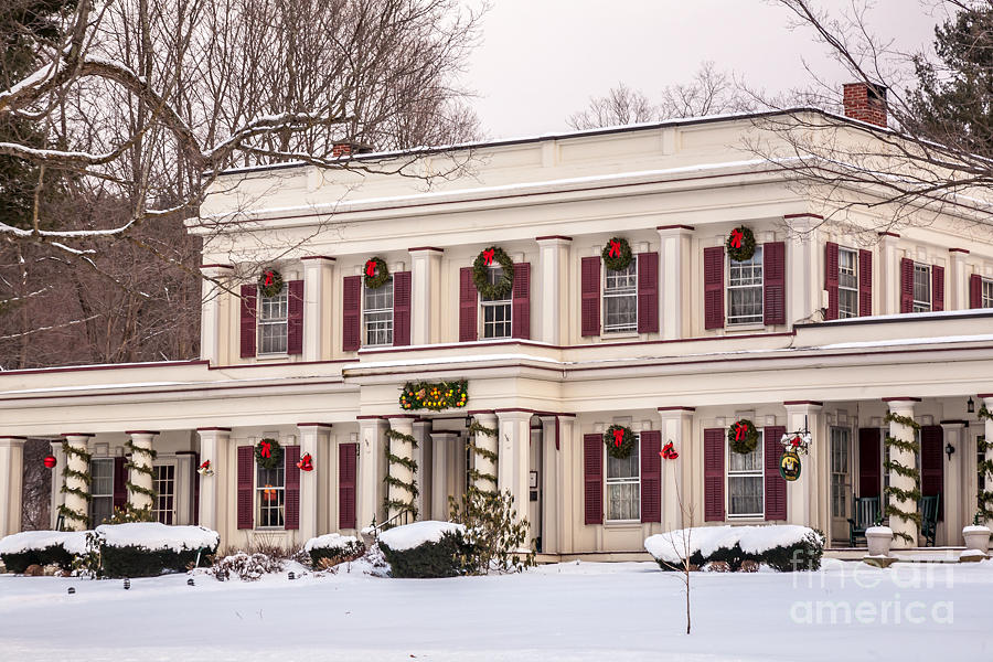 Arlington Inn Christmas Photograph by Susan Cole Kelly
