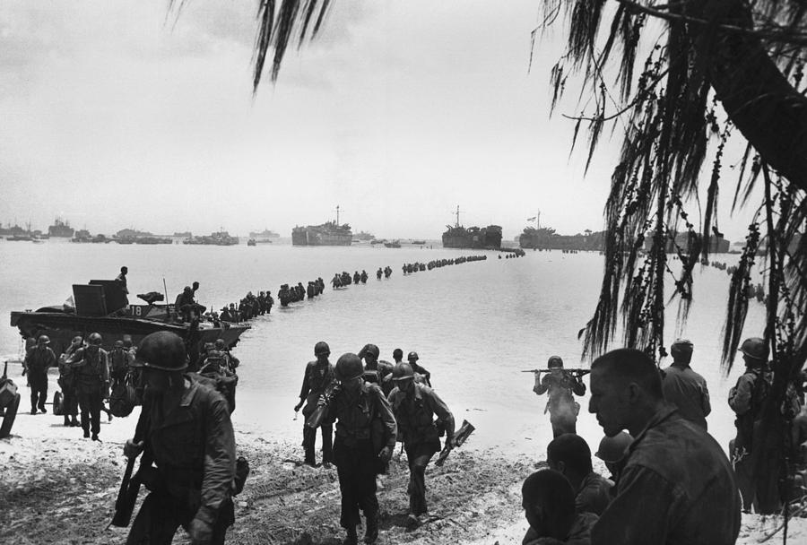 Army Reinforcements Wade Ashore Photograph by Everett | Fine Art America