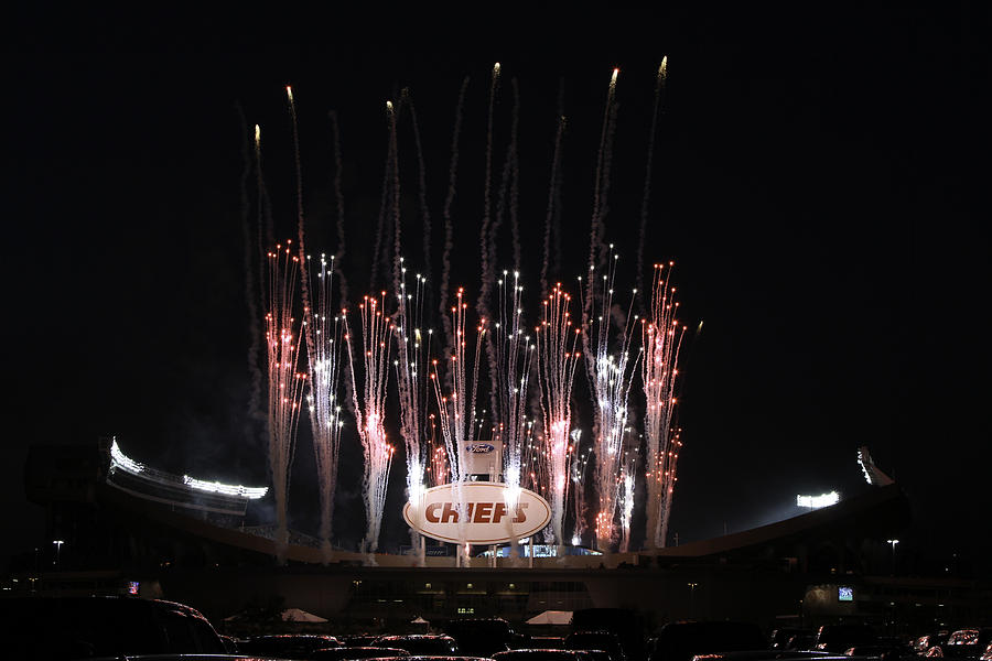 arrowhead stadium at night