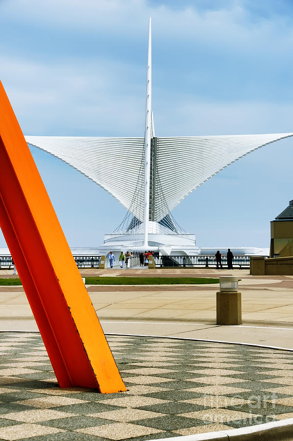 Milwaukee Photograph - The Milwaukee Art Museum by Santiago Calatrava #1 by David Perry Lawrence