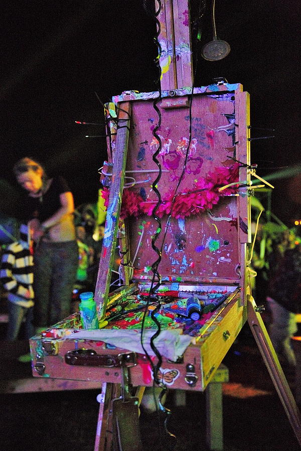 Artist Easel RW2K14 Photograph by PJQandFriends Photography
