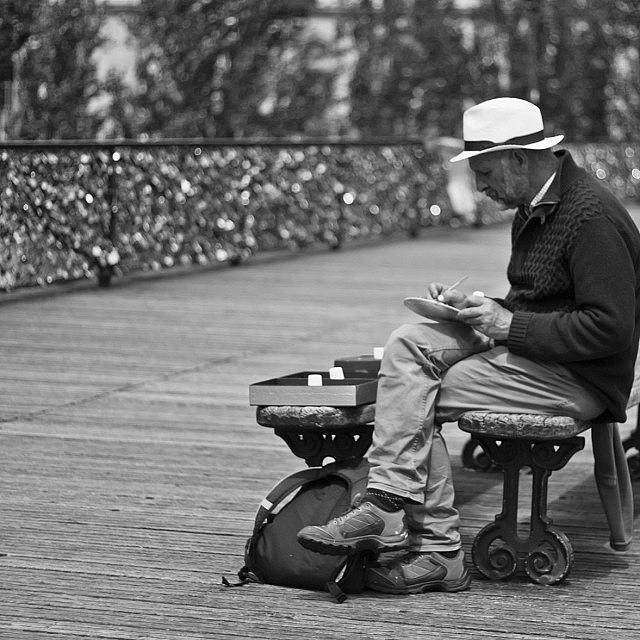 Artist On Pont Des Artes Photograph by Georgia Clare