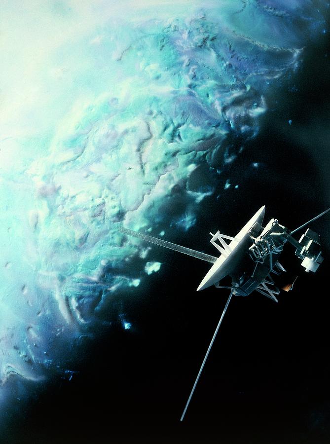voyager pictures of triton