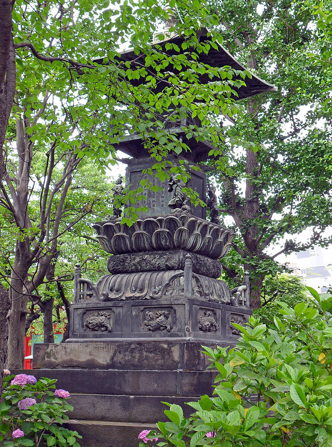 Asakusa Statuary Photograph by Robert Meyers-Lussier