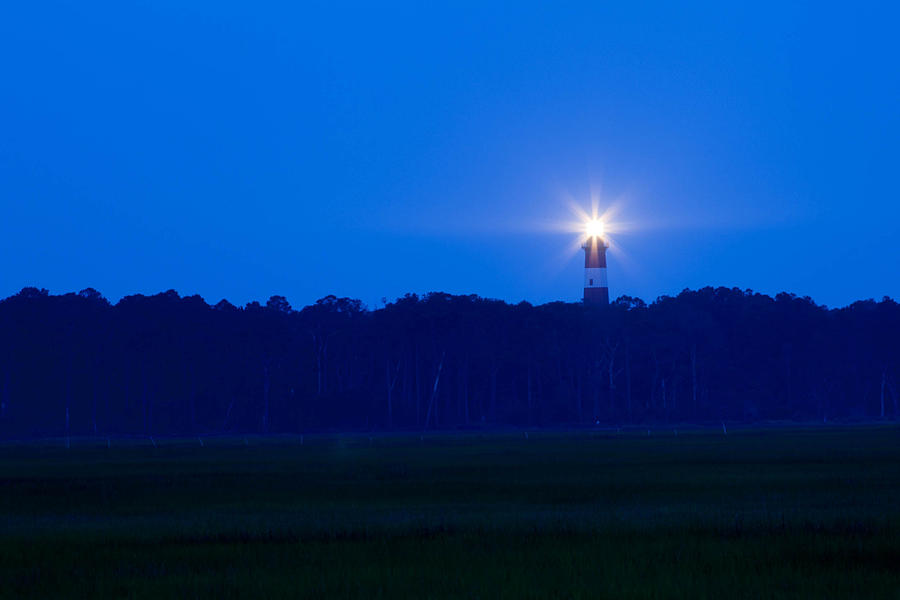 Assateague Lighthouse at dawn Photograph by Kyle Lee