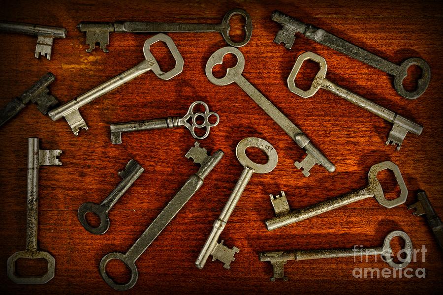 Assorted Skeleton Keys Photograph by Paul Ward
